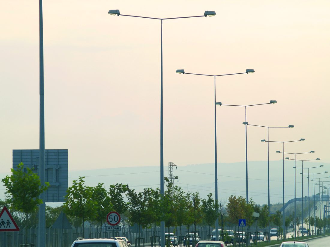 Aydınlatma direkleri